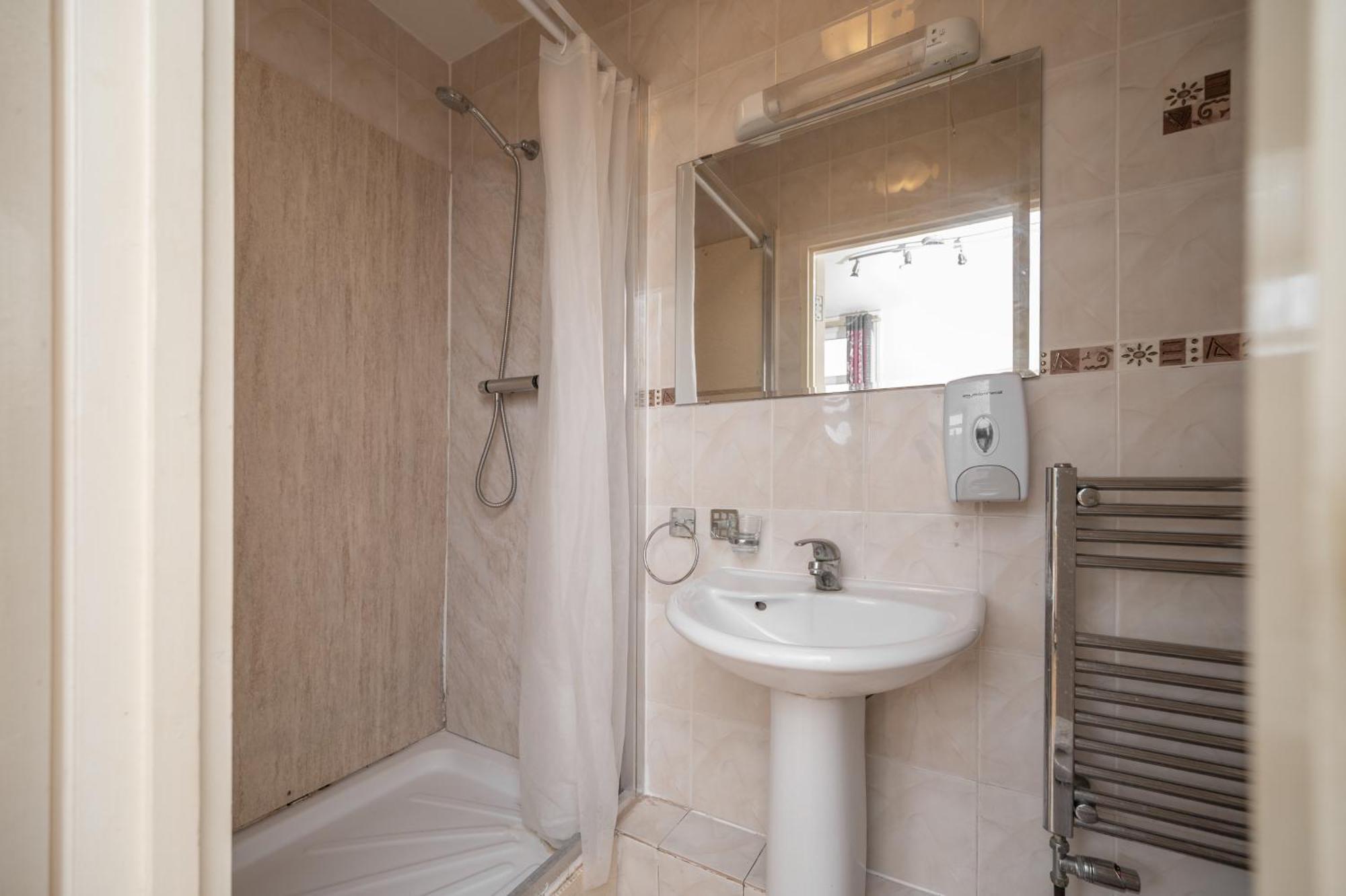 Flexistay Aparthotel Tooting Londen Buitenkant foto